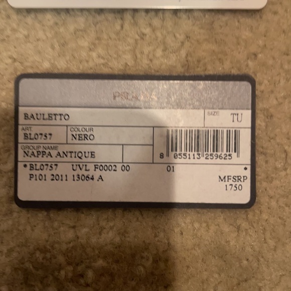 AUTHENTIC PRADA Tote with adjustable crossbody strap. - Picture 14 of 15